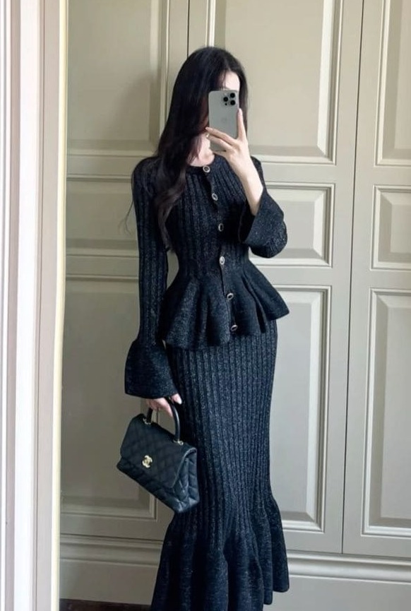 Phối Đồ Công Sở Với Váy Len Body Dài Qua Gối