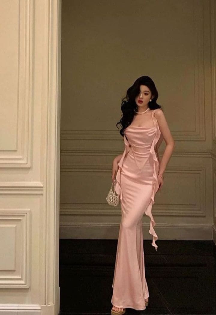 Váy Lụa Body Với Chi Tiết Độc Đáo