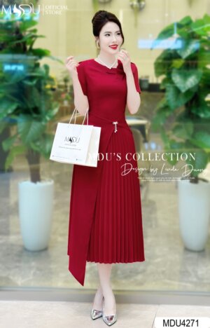Váy Thiết Kế MDU4271 – Màu Đỏ Sang Chảnh Dáng Xòe Nhẹ Kết Hợp Đính Hoa Tinh Tế Ở Gần Cổ Váy
