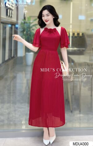Váy Thiết Kế MDU4300 – Dáng Dài Màu Đỏ Quyến Rũ Đính Hoa Ở Cổ Cách Điệu
