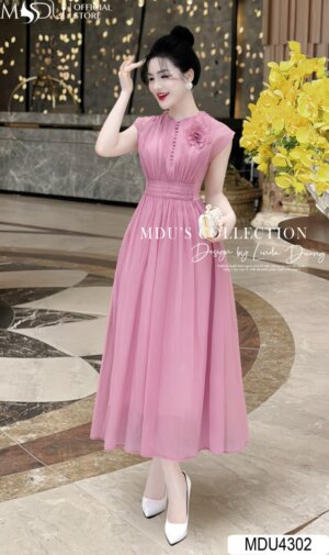 Váy Thiết Kế MDU4302 – Màu Hồng Nhẹ Nhàng Dáng Dài Xòe Nhẹ Cổ Tròn Tay Hến Cuốn Hút