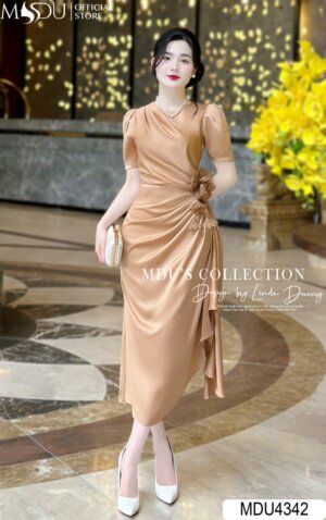 Váy Thiết Kế MDU4342 – Dáng Dài Ôm Body Đính Hoa Tinh Tế Ở Eo Váy