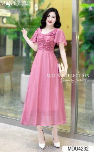 Váy Thiết Kế MDU4232 – Màu Hồng Nhẹ Nhàng Dáng Váy Dài Chiết Eo Đầy Tinh Tế