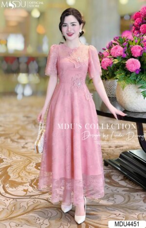 Váy Thiết Kế MDU4451 – Màu Hồng Nhẹ Nhàng Phối Cùng Họa Tiệt Dệt Nổi Trên Váy