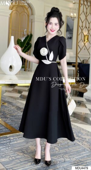 Váy Thiết Kế MDU4479 – Cổ Chữ V Kết Hợp Với Màu Đen Cuốn Hút Cùng Điểm Nhấn Đính Hoa Tinh Tế Trên Váy
