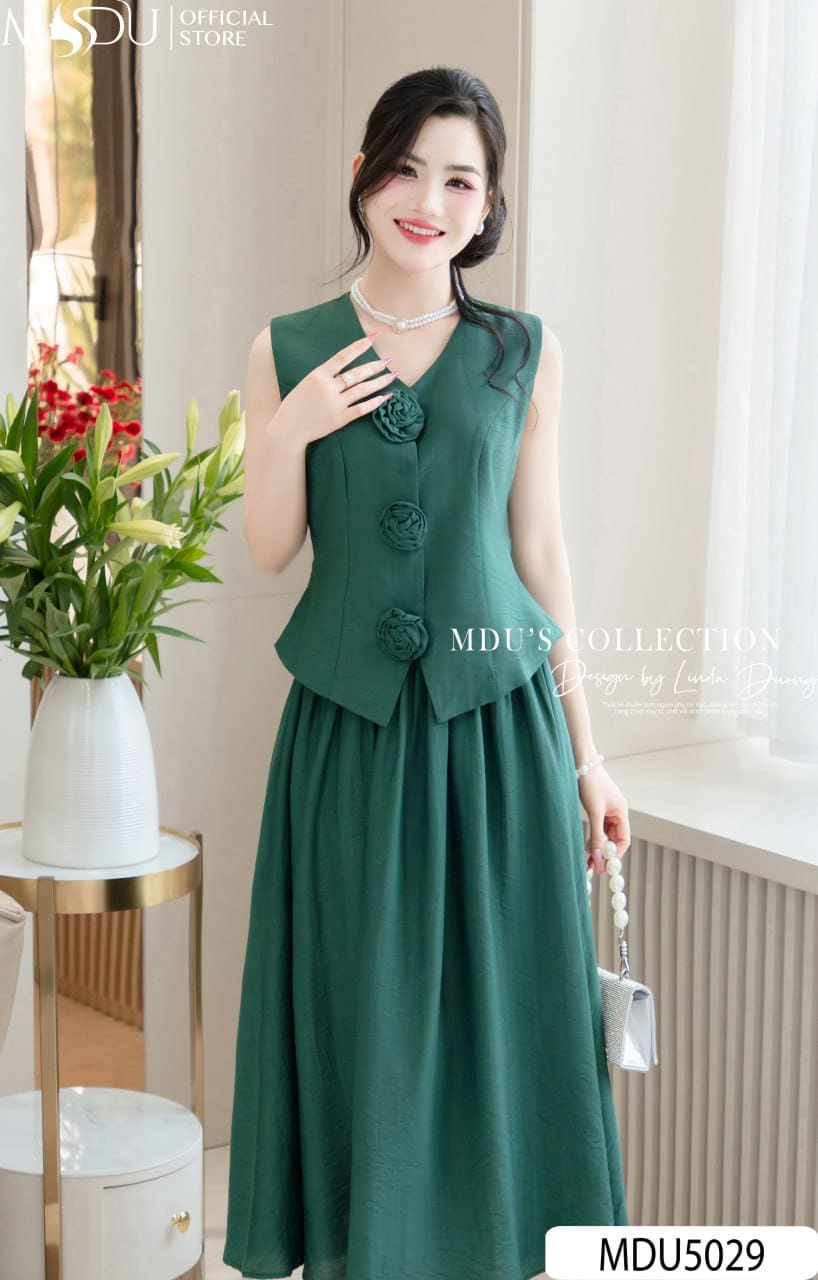 Đầm dự tiệc cho người 65kg - Cổ V