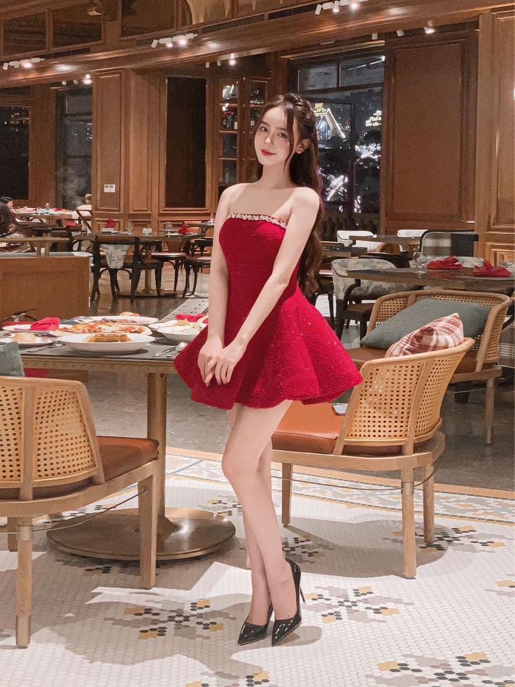 Các Kiểu Dáng Đầm Dự Tiệc Màu Đỏ Phù Hợp Mọi Vóc Dáng - Đầm Cúp Ngực