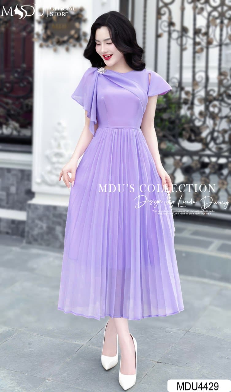 Các Kiểu Dáng Váy Đầm Dự Tiệc Cho U50 Nên Thử - Đầm Wrap Dress