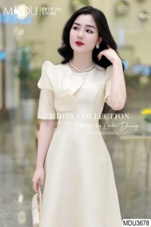 Váy Thiết Kế MDU3678 – Màu Be Cùng Dáng Váy Dài Cổ Tròn Cổ Điển