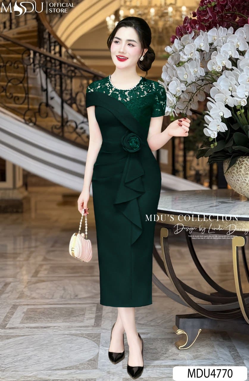 Các Mẫu Đầm Dự Tiệc Cho Mẹ Cô Dâu Theo Độ Tuổi - 