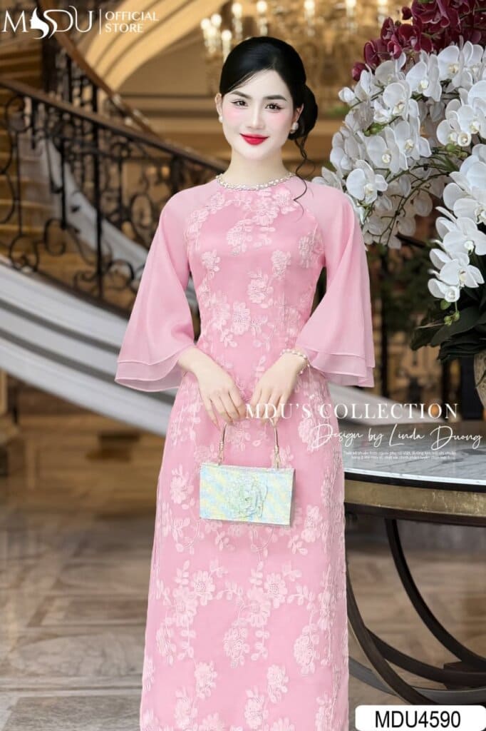 Vì Sao Váy Dự Tiệc Tết Nguyên Đán Là Tâm Điểm Mỗi Mùa Xuân?