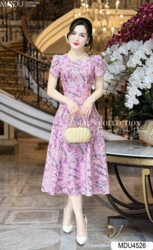 Váy Thiết Kế MDU4526 Họa Tiết Trên Gam Màu Tím Bắt Mắt, Tay Bồng Nhẹ