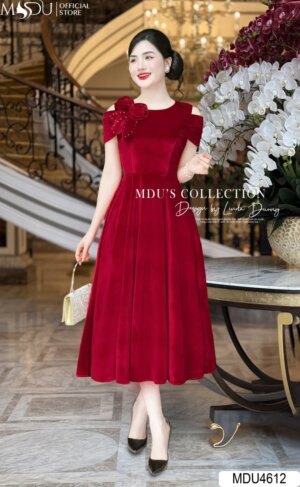 Váy Thiết Kế MDU4612 Màu Đỏ Quyến Rũ Cùng Chi Tiết Hoa Nổi Bật Ở Vai