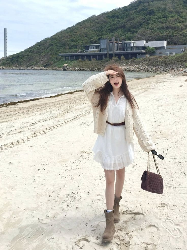 Đặc Điểm Nào Làm Nên Sức Hút Của Áo Cardigan Đi Biển - Thiết Kế Đơn Giản Nhưng Đầy Biến Hóa