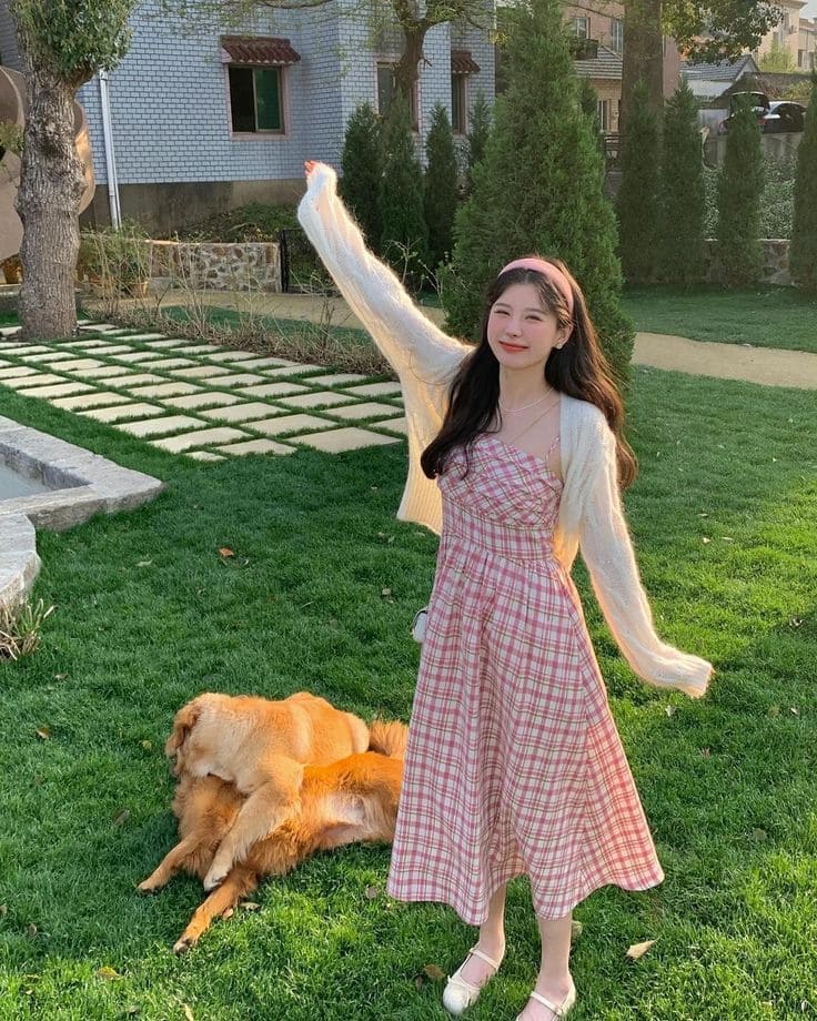 Cách Phối Đồ Với Áo Cardigan Đi Biển Để Thành "Tâm Điểm" Mọi Ánh Nhìn