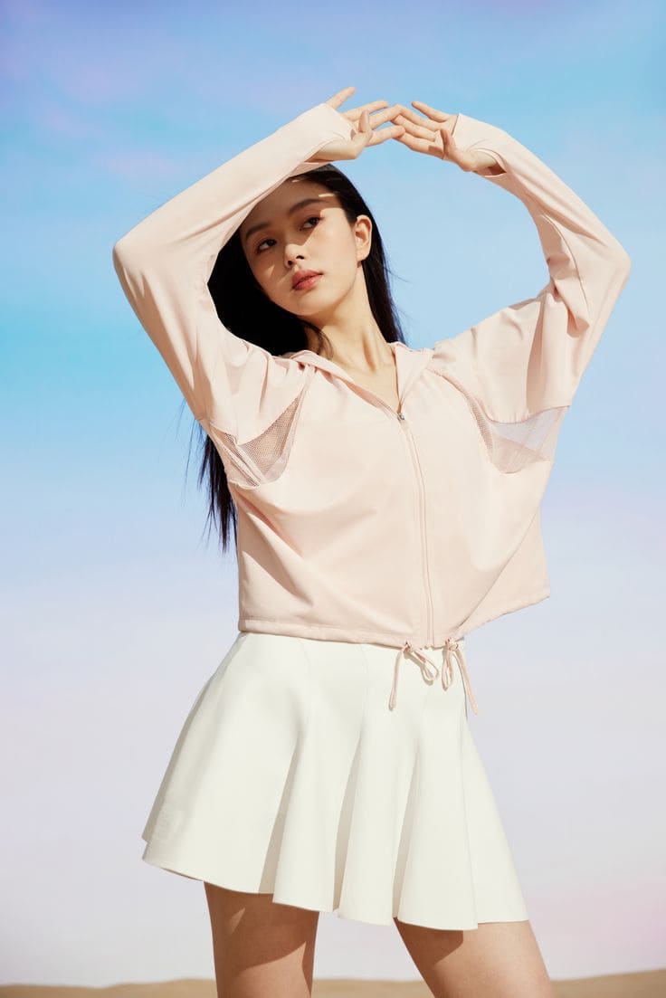 Đặc Điểm Nào Làm Nên Một Chiếc Áo Chống Nắng Đi Biển Phù Hợp