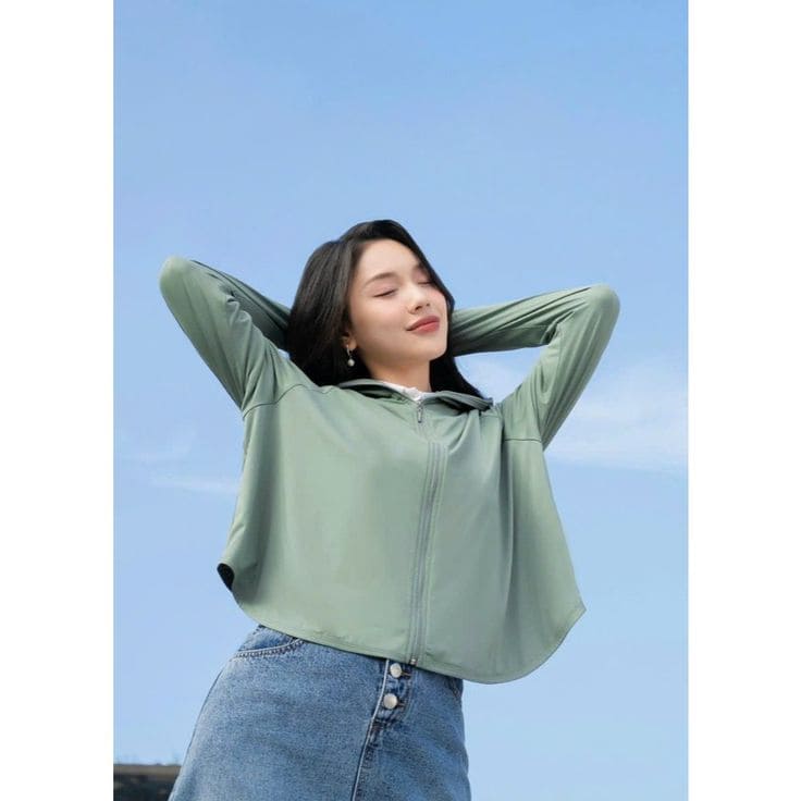 Lợi Ích Tuyệt Đối Khi Mặc Áo Chống Nắng Đi Biển