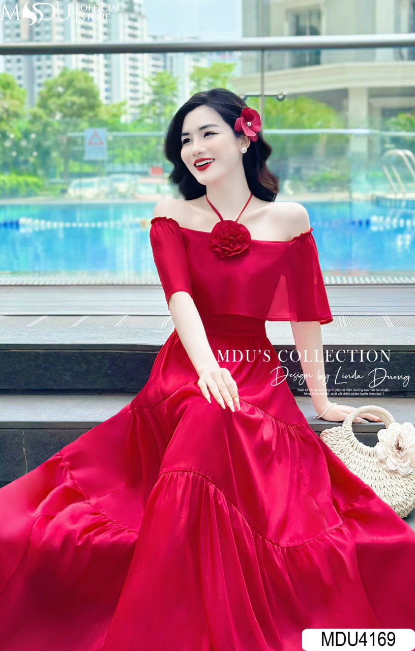 Béo lùn mặc gì đi biển - Maxi đỏ hoa đính ngực