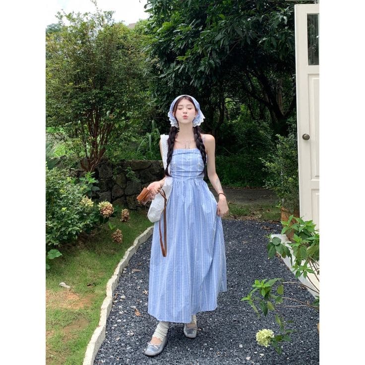 Vì Sao Người Thấp Cần Cẩn Thận Khi Chọn Váy Maxi Đi Biển?