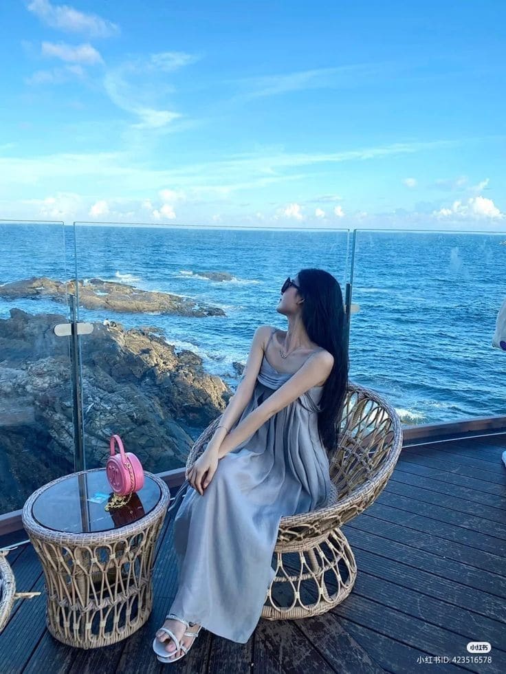 Lưu Ý Khi Mặc Đầm Maxi Đi Biển