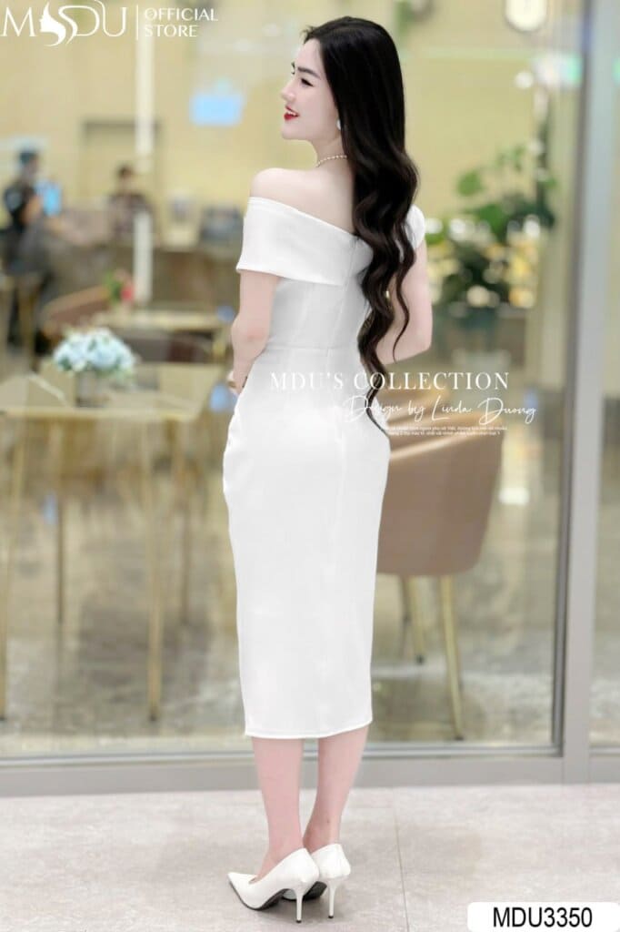 Các Kiểu Đầm Maxi Trắng Đi Biển Hot Trend 2025 - Đầm Hở Lưng Táo Bạo