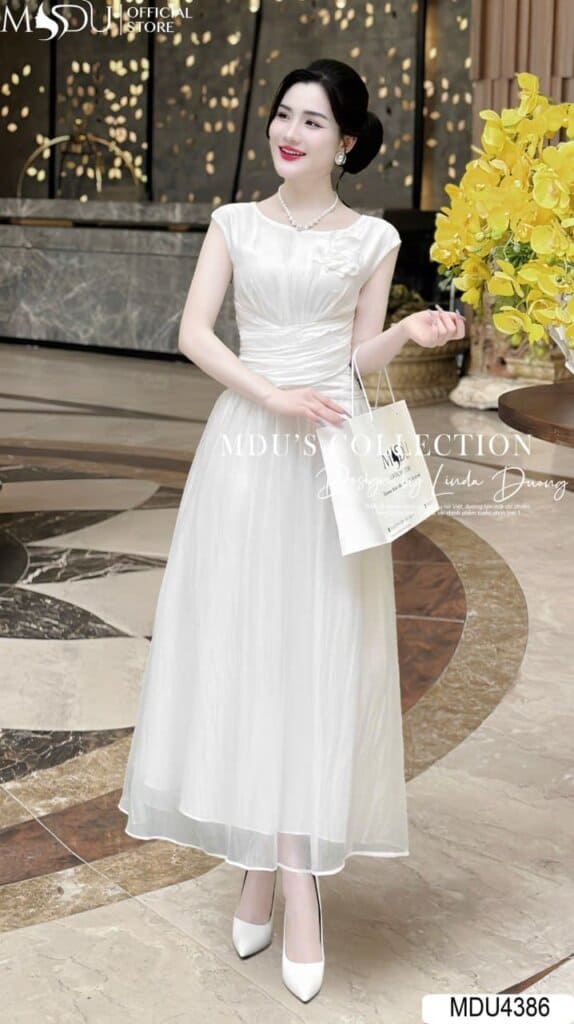 Những Kiểu Đầm Trắng Đi Biển Được Yêu Thích Nhất Tại Mdu Fashion - Đầm Trắng Đi Biển Đính Hoa Độc Bản