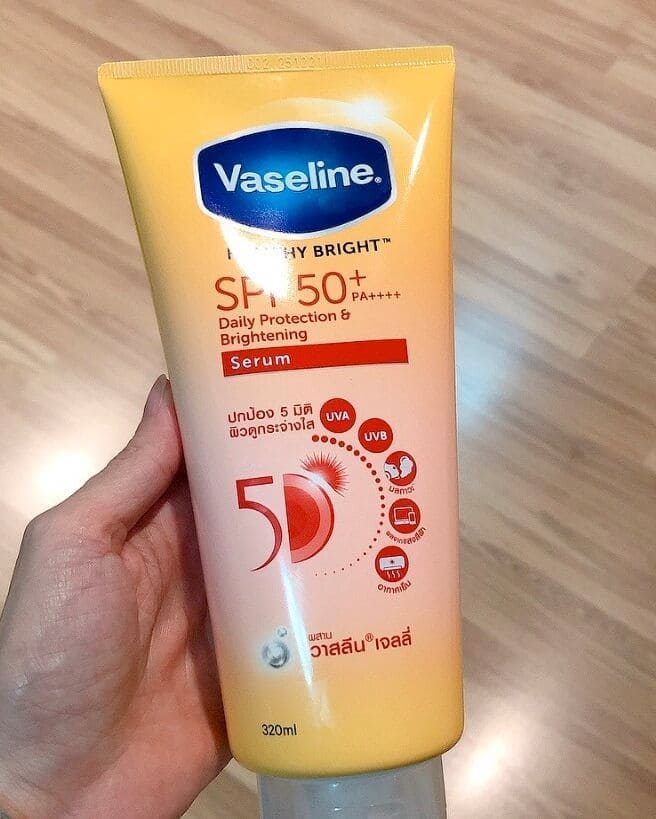 Tại Sao Chị Em Không Thể Thiếu Kem Chống Nắng Đi Biển?