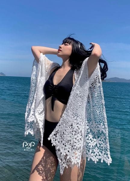 Khăn choàng đi biển - Layering Cùng Áo Lưới