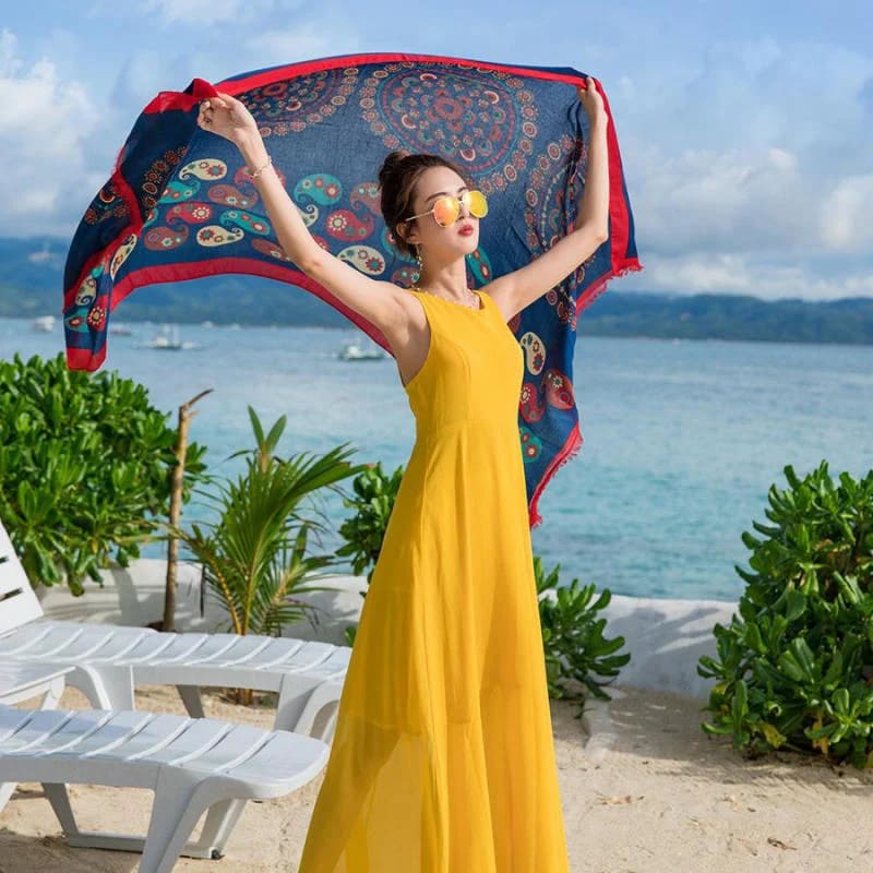 Gợi Ý Kết Hợp Khăn Choàng Với Váy Đi Biển