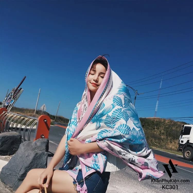 Khăn choàng đi biển - Tăng Tính Thẩm Mỹ Cho Trang Phục