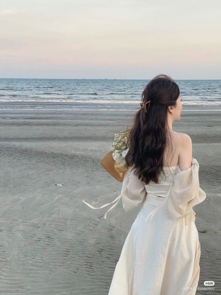 7. Tóc Buộc Nửa Đầu – Nhanh Gọn Mà Vẫn Xinh