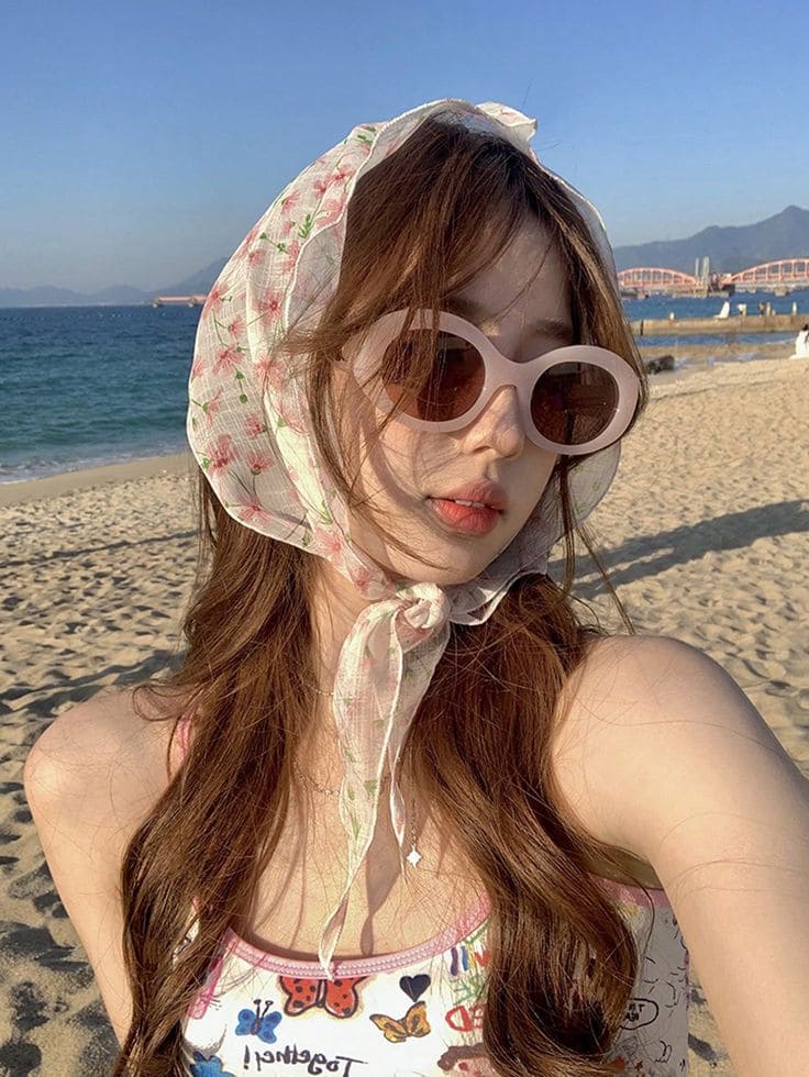 9. Tóc Kết Hợp Phụ Kiện – Đơn Giản Mà Nổi Bật