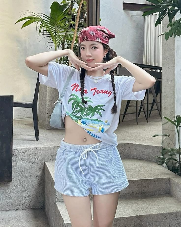 Phối đồ đi biển - Áo Croptop Và Quần Short