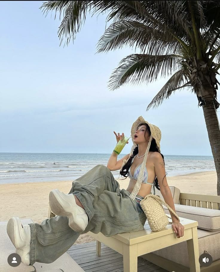 Top 8+ OutFit Mà Hot Girl Hay Diện - Quần Ống Rộng Với Bra