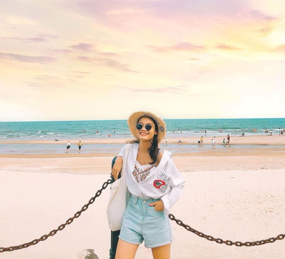 Gợi Ý Top 7+ Thời Trang Trung Niên Đi Biển Để "Trẻ" Ra Vài Tuổi - Áo Sơ Mi Oversized