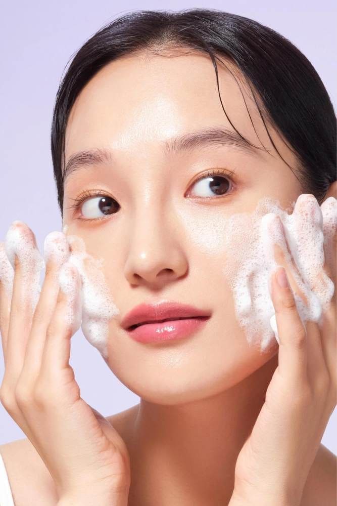 Bật Mí Quy Trình Trang Điểm Khi Đi Biển Chuẩn Chỉnh - Làm Sạch Và Dưỡng Da