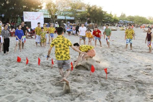 Trò Chơi Team Building Trên Biển -Cướp Cờ Trên Bãi Biển