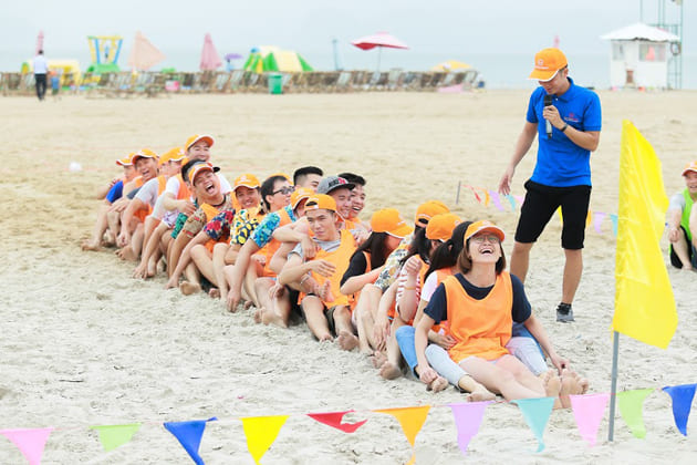 Trò Chơi Team Building Trên Biển: Gắn Kết Phái Đẹp Trong Sóng Nước Vui Tươi