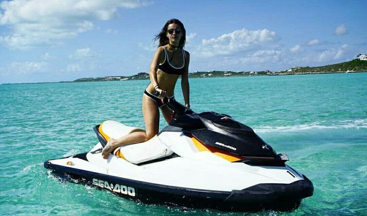 Trò chơi trên biển - Moto Nước