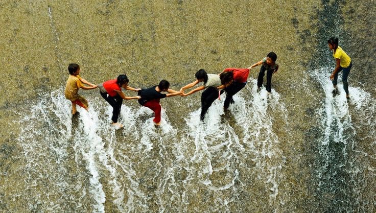 Trò chơi trên biển - Kéo Co Trên Biển