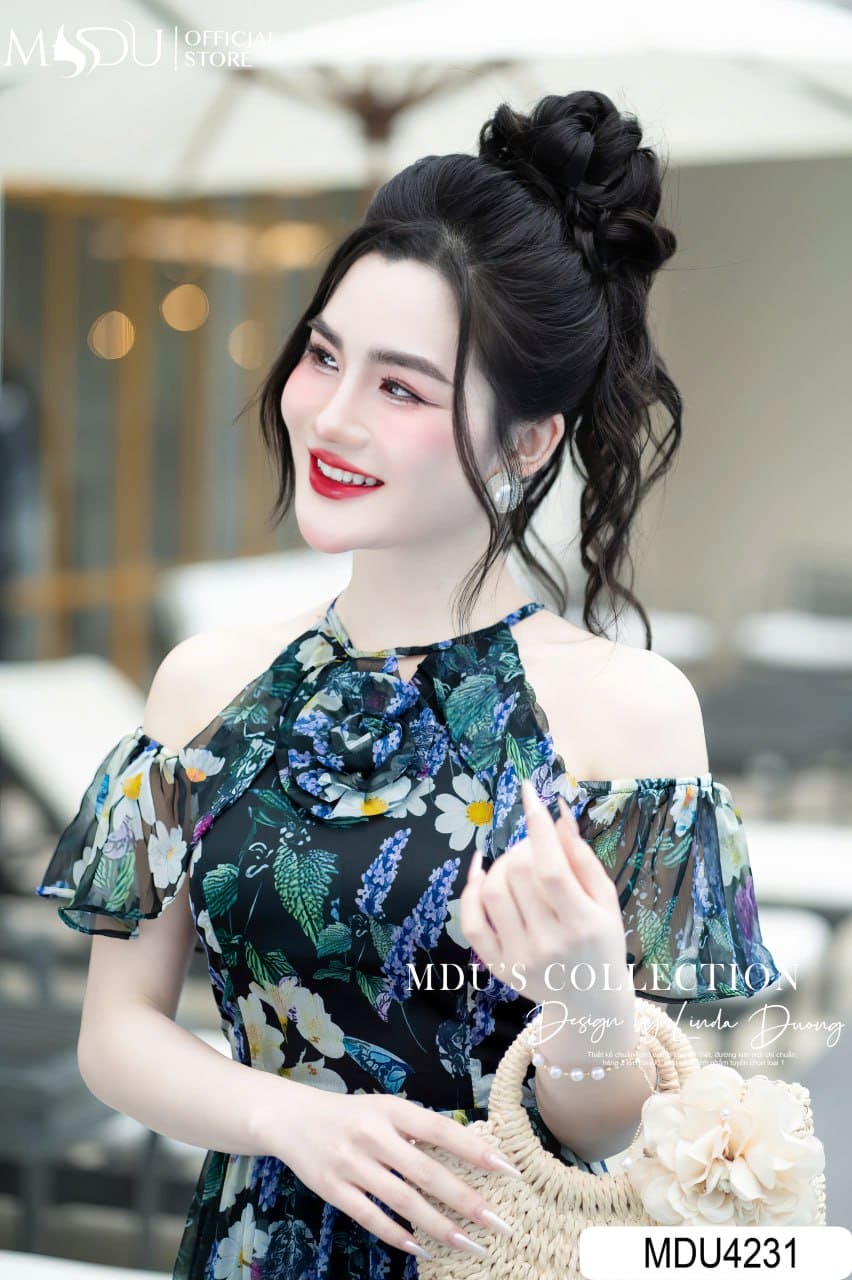 U50 Đi Biển Mặc Gì? Gợi Ý Trang Phục Giúp Quý Cô Thanh Lịch Và Cuốn Hút