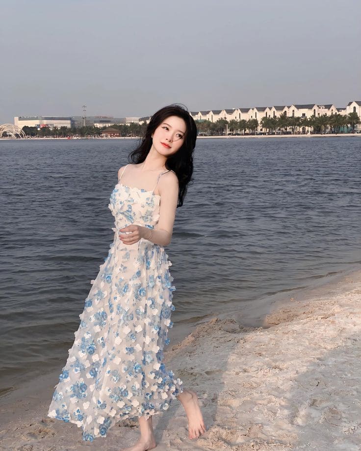 Vì Sao Váy Dài Đi Biển Là “Tình Yêu” Của Mọi Cô Gái?