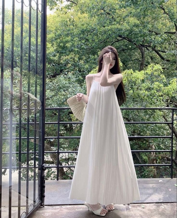 Màu Sắc Và Họa Tiết Đẹp Nhất Cho Váy Dài Đi Biển