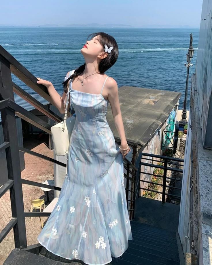 Màu Sắc Và Họa Tiết Đẹp Nhất Cho Váy Dài Đi Biển