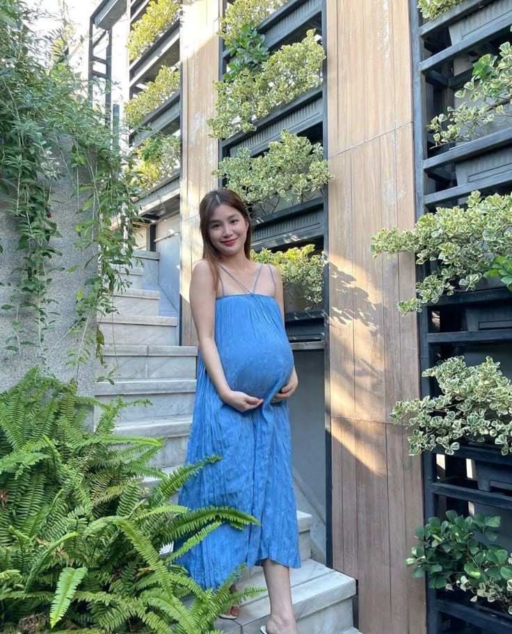 Vì Sao Mẹ Bầu Cần Chọn Váy Đi Biển Cho Bà Bầu Phù Hợp?