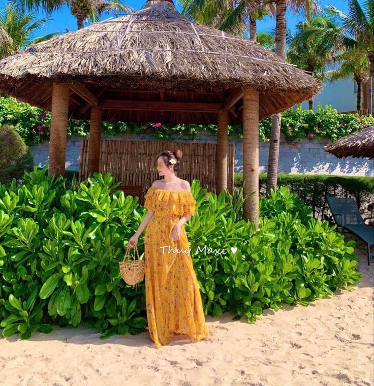 Những Kiểu Váy Đi Biển Đã “Cứu” Mình Trên Bãi Cát - Váy Trễ Vai