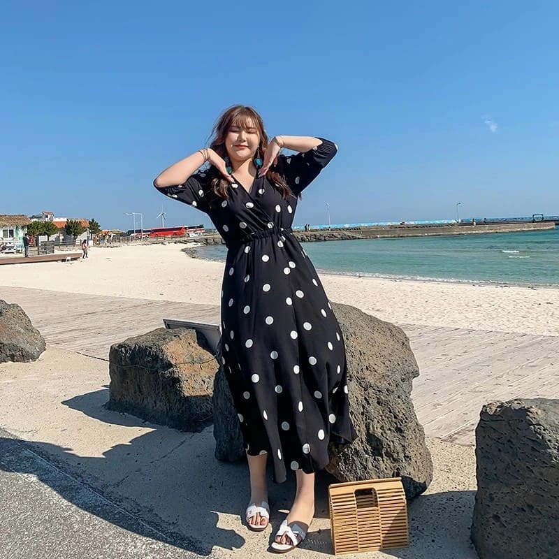 Những Kiểu Váy Đi Biển Đã “Cứu” Mình Trên Bãi Cát - Váy Thắt Eo