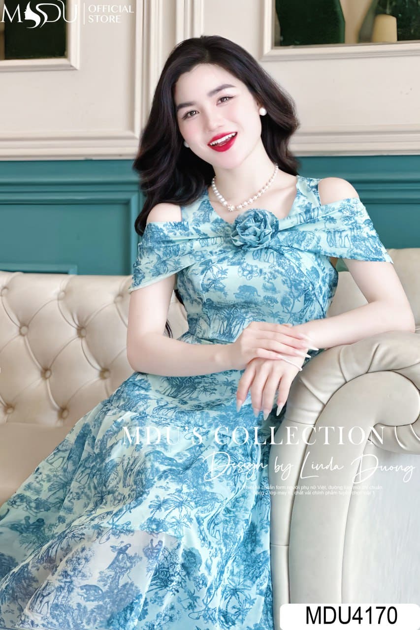 Xu Hướng Váy Hoa Đi Biển Năm 2025