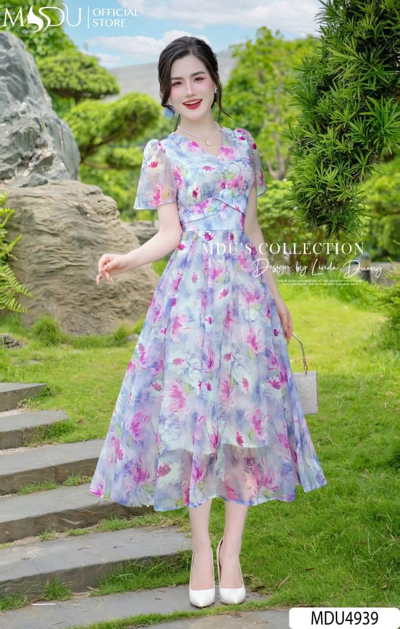 Cách phối đồ đi biển cho nữ béo - váy maxi hoa nhí 