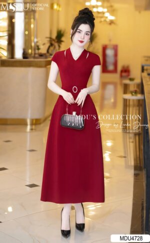 Váy Thiết Kế MDU4728 Cổ V Cách Điệu Cut-Out Vai Thắt Eo Khóa Đá Sang Trọng